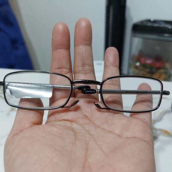 Foster Grant MicroVision Compact Reading Glasses FOLDING INTO MINI  1.25 Power - Picture 2 of 16